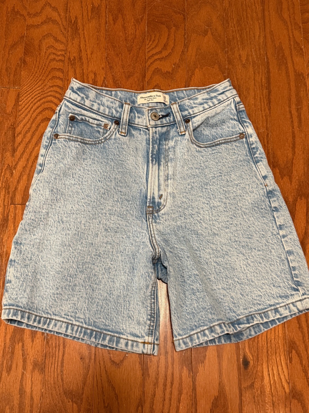 Abercrombie & Fitch The 7โ Dad Short High Rise